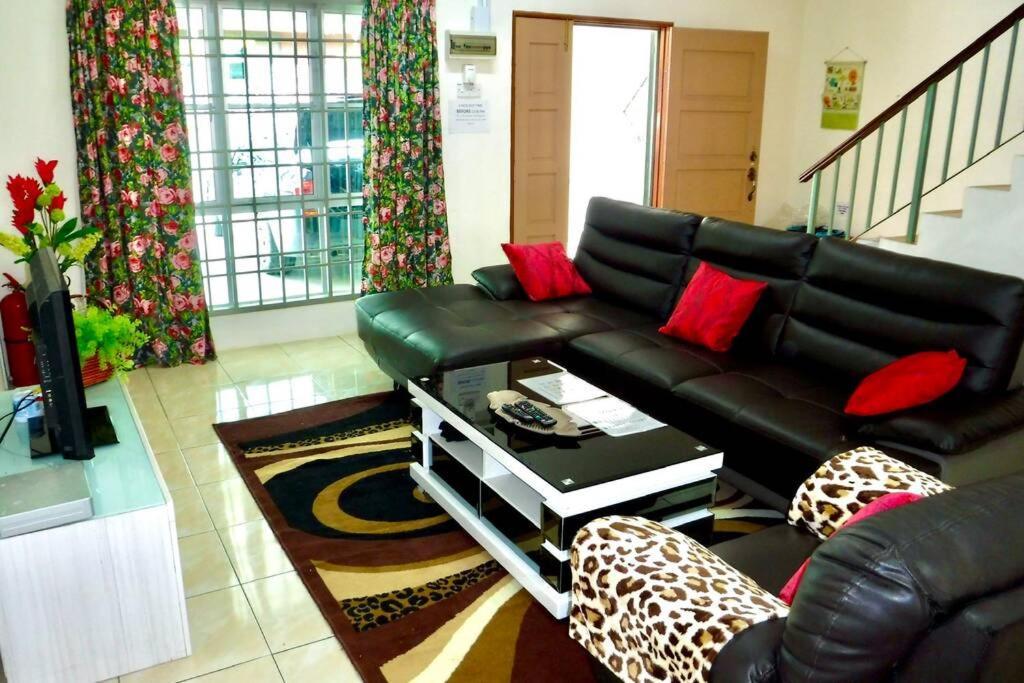 Lily Vacation Home At Cameron Highlands - 12 Pax,Free Wifi W Carporch Tanah Rata Exterior foto